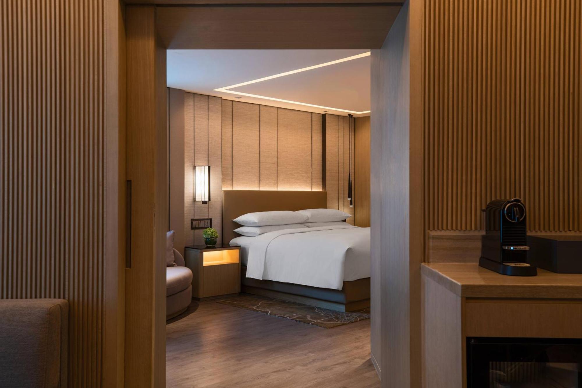 Renaissance Shenzhen Luohu Hotel Екстер'єр фото