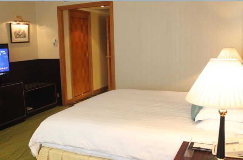 Renaissance Shenzhen Luohu Hotel Екстер'єр фото