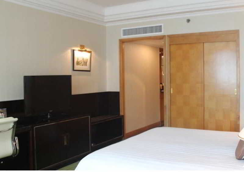 Renaissance Shenzhen Luohu Hotel Екстер'єр фото