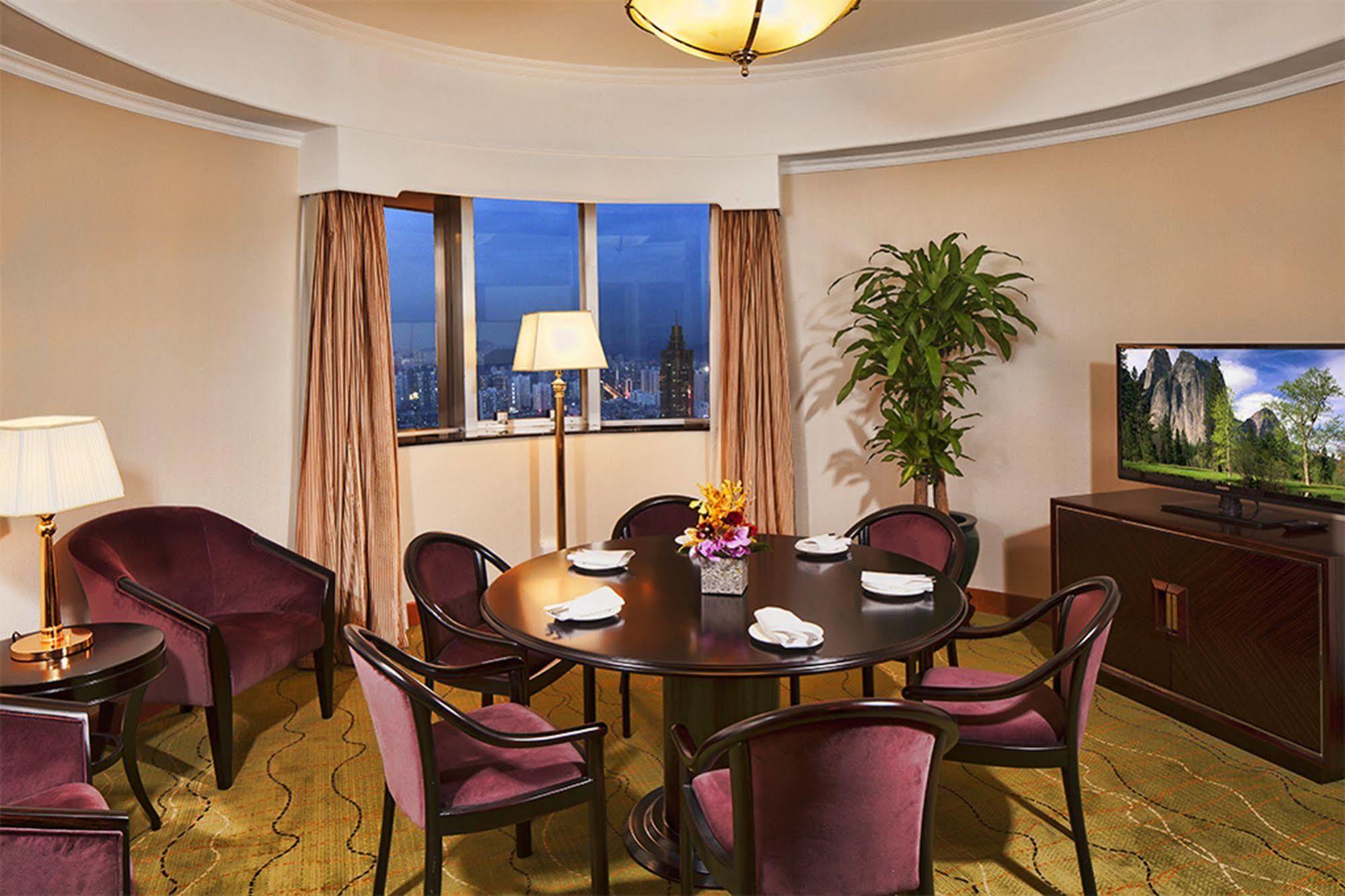 Renaissance Shenzhen Luohu Hotel Екстер'єр фото