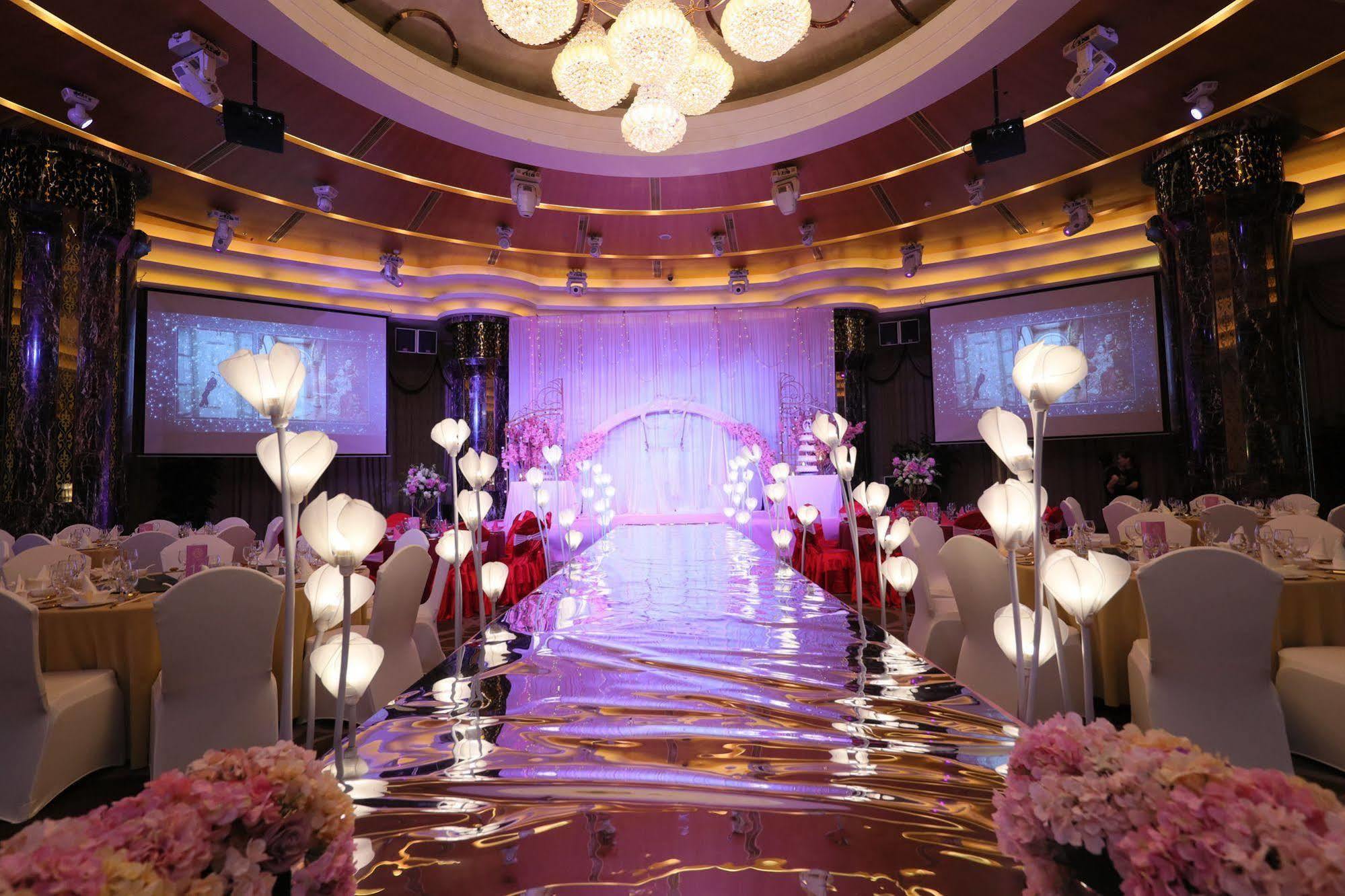 Renaissance Shenzhen Luohu Hotel Екстер'єр фото